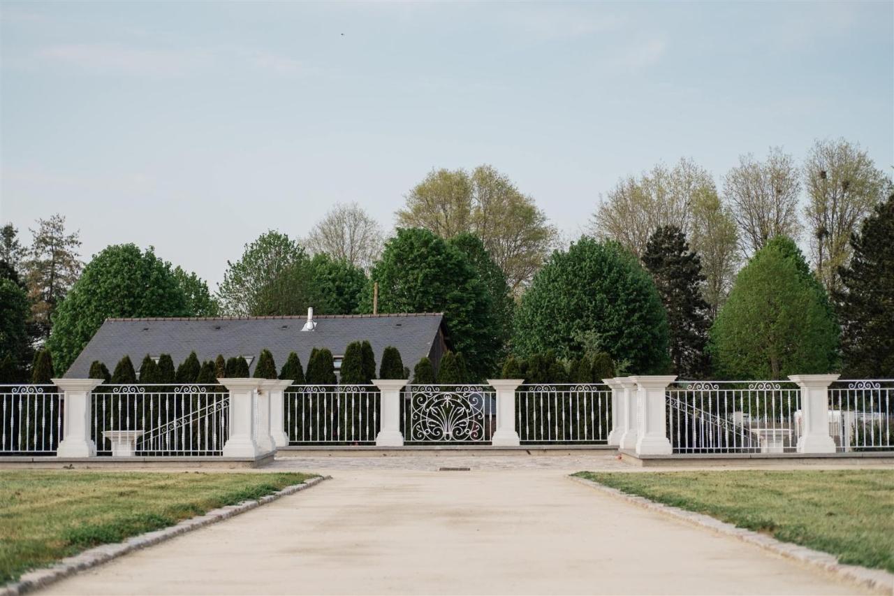 Domaine Les Jardins Darsene Bed & Breakfast Tinteniac Luaran gambar